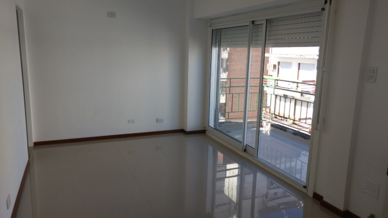 DEPARTAMENTO DE 1 DORMITORIO EXTERNO SEMIPISO CON BALCON Y VISTA CIUDAD