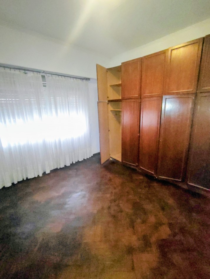 ALVAREZ THOMAS al 900, CASA DE 2 DORMITORIOS CON GARAGE!