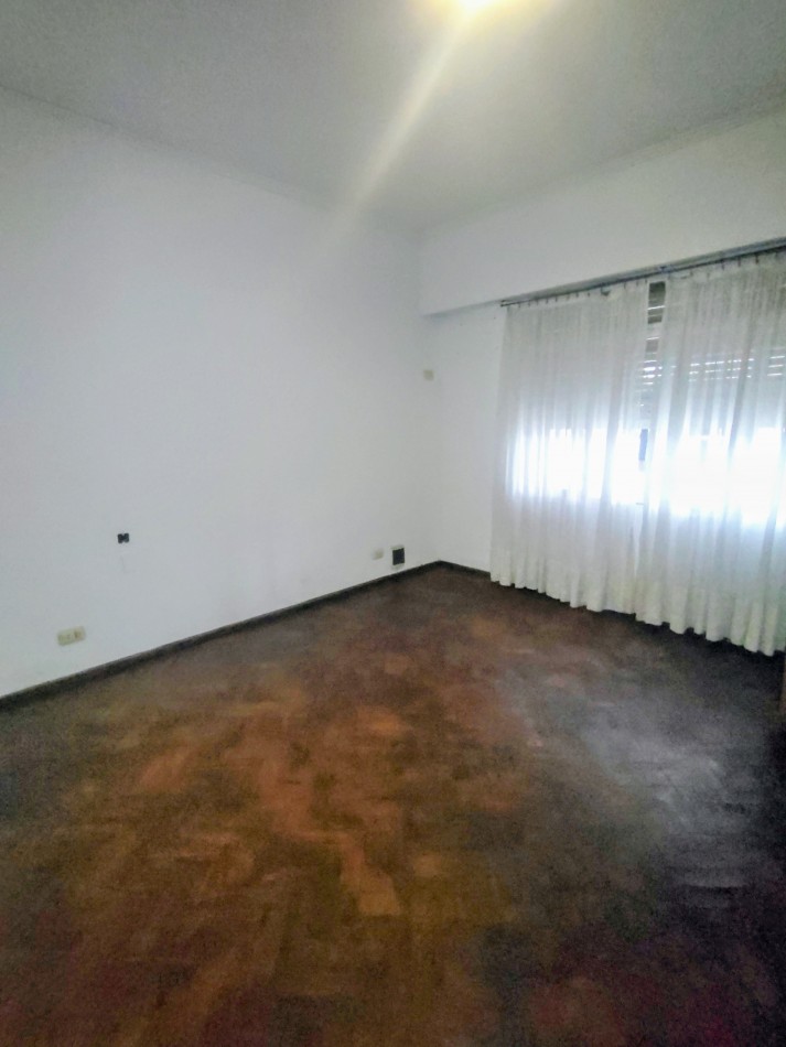 ALVAREZ THOMAS al 900, CASA DE 2 DORMITORIOS CON GARAGE!