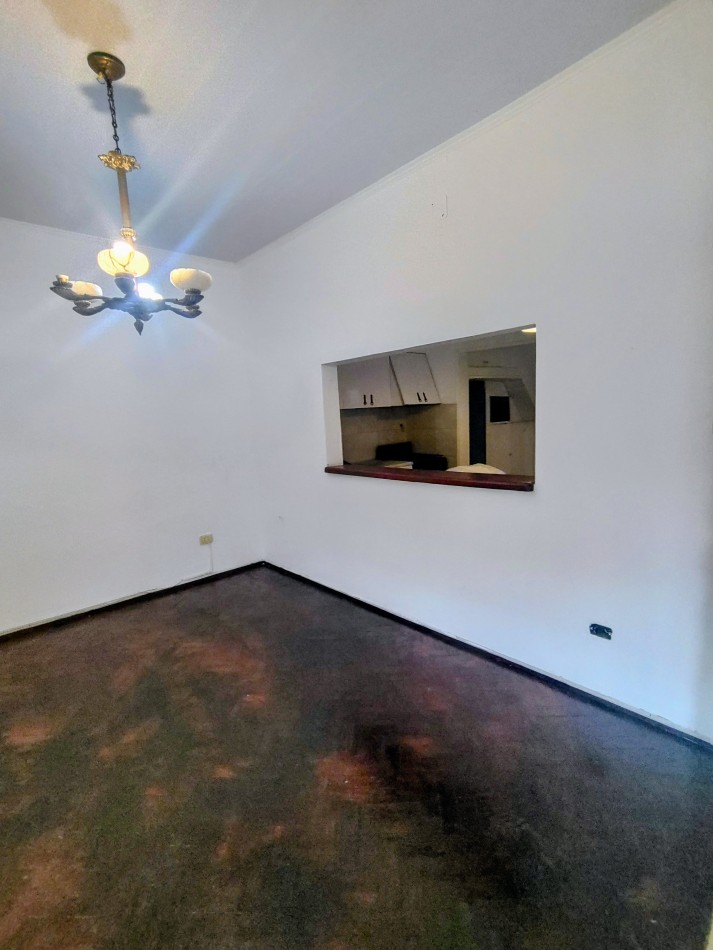 ALVAREZ THOMAS al 900, CASA DE 2 DORMITORIOS CON GARAGE!