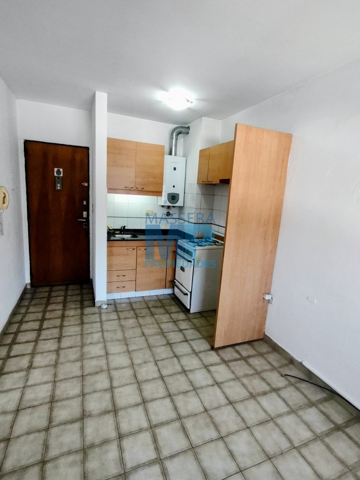 ITALIA 300. DEPARTAMENTO DE 1 DORMITORIO, CONTRAFRENTE LUMINOSO, BAJOS GASTOS!