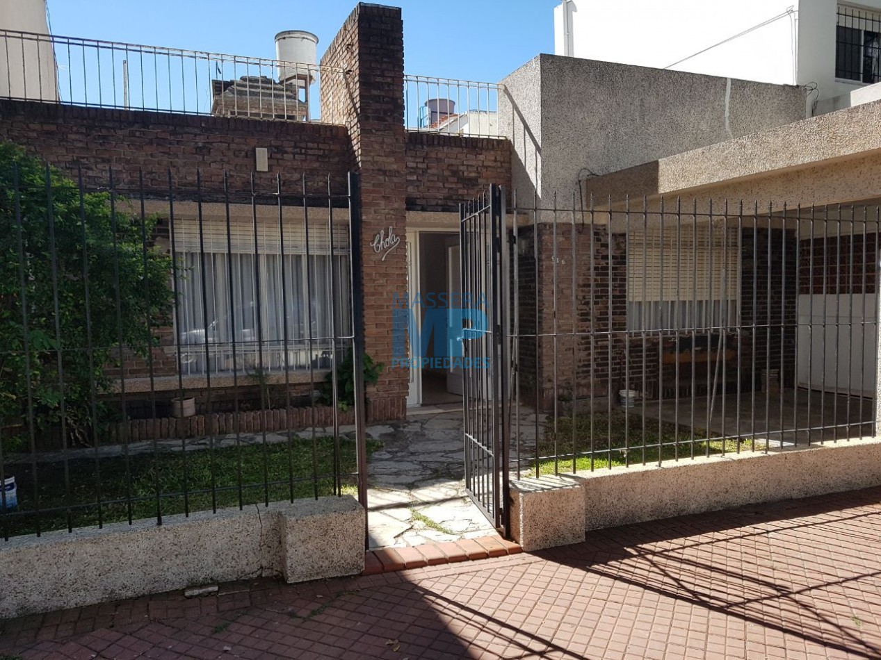 ALVAREZ THOMAS al 900, CASA DE 2 DORMITORIOS CON GARAGE!
