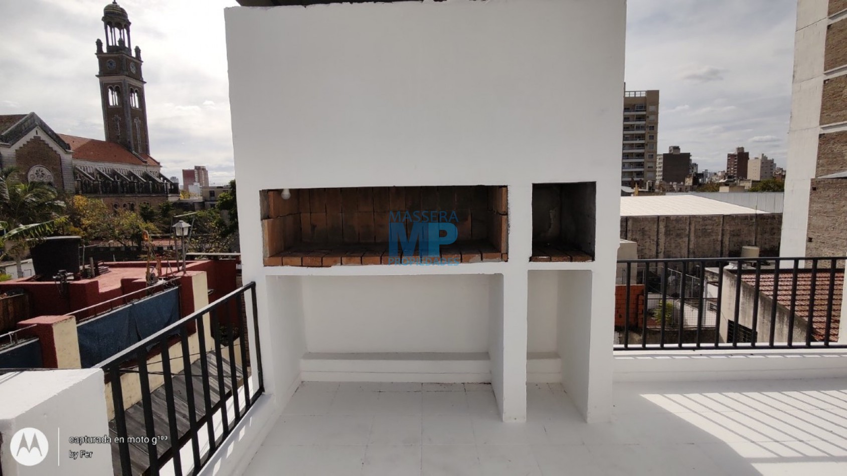 Ocampo 1500. Departamento de 2 Dormitorios Amplio, Externo, Balcon. Cochera. Escalera. Bajos Gastos!