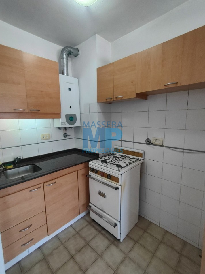 ITALIA 300. DEPARTAMENTO DE 1 DORMITORIO, CONTRAFRENTE LUMINOSO, BAJOS GASTOS!