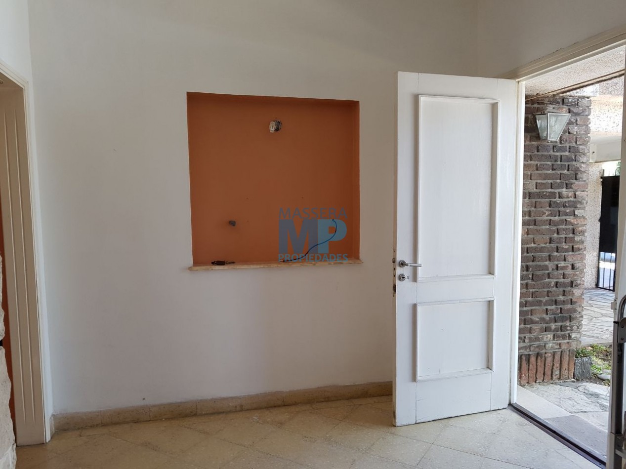 ALVAREZ THOMAS al 900, CASA DE 2 DORMITORIOS CON GARAGE!