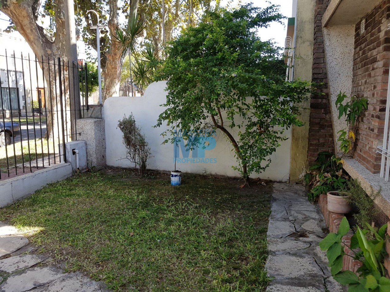 ALVAREZ THOMAS al 900, CASA DE 2 DORMITORIOS CON GARAGE!
