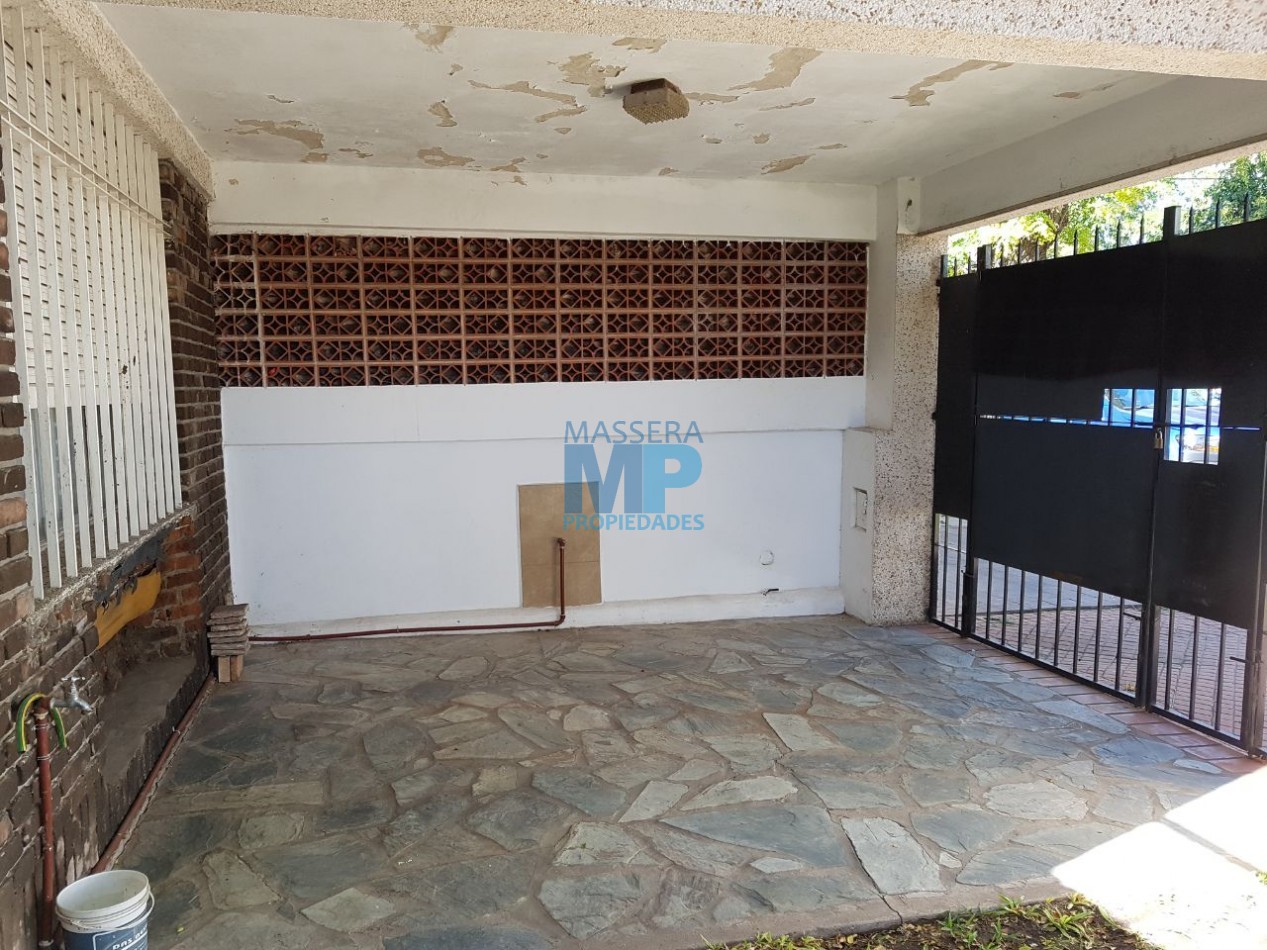 ALVAREZ THOMAS al 900, CASA DE 2 DORMITORIOS CON GARAGE!
