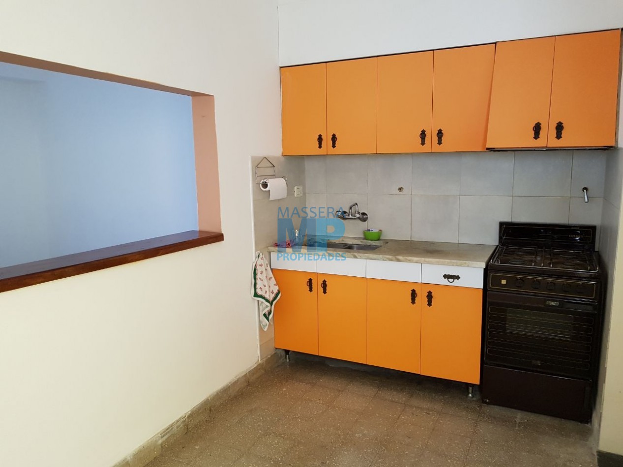 ALVAREZ THOMAS al 900, CASA DE 2 DORMITORIOS CON GARAGE!